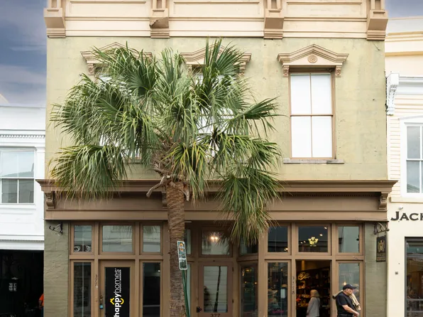 377 King St #206, Charleston, SC 29401