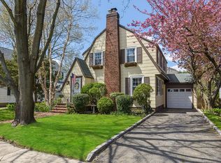 54 Jefferson St, Garden City, NY 11530
