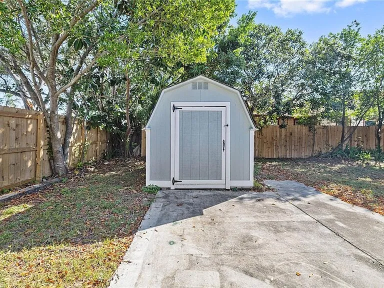 1103 N Willow Ave — Photo 22