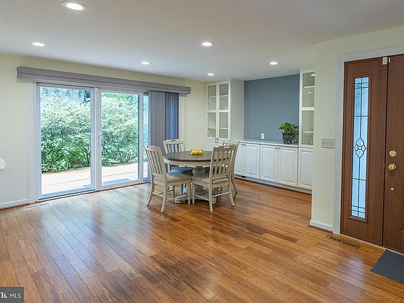 3rd image of 5620 Mirrorlight Pl