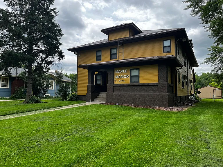 201 E 3rd St — Photo 11