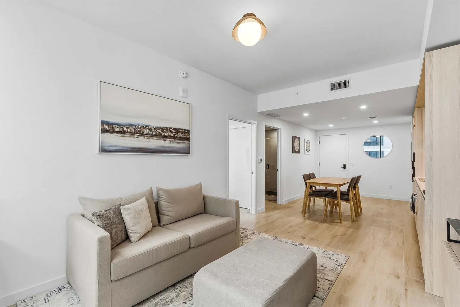 1 bed, 1.0 bath, 602 sqft, $3,370 — Photo 2