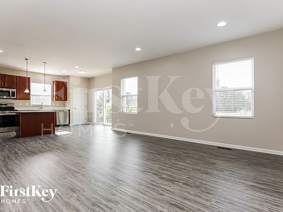 3rd image of 1624 Rosemore Ln
