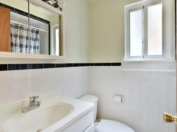 712 Bergen St Floor 3, Harrison, NJ 07029