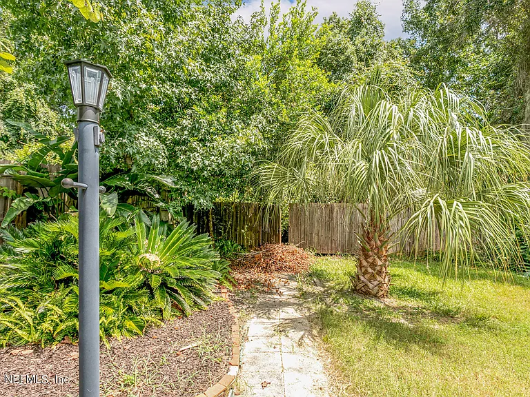 8621 Goodbys Trace Dr — Photo 41