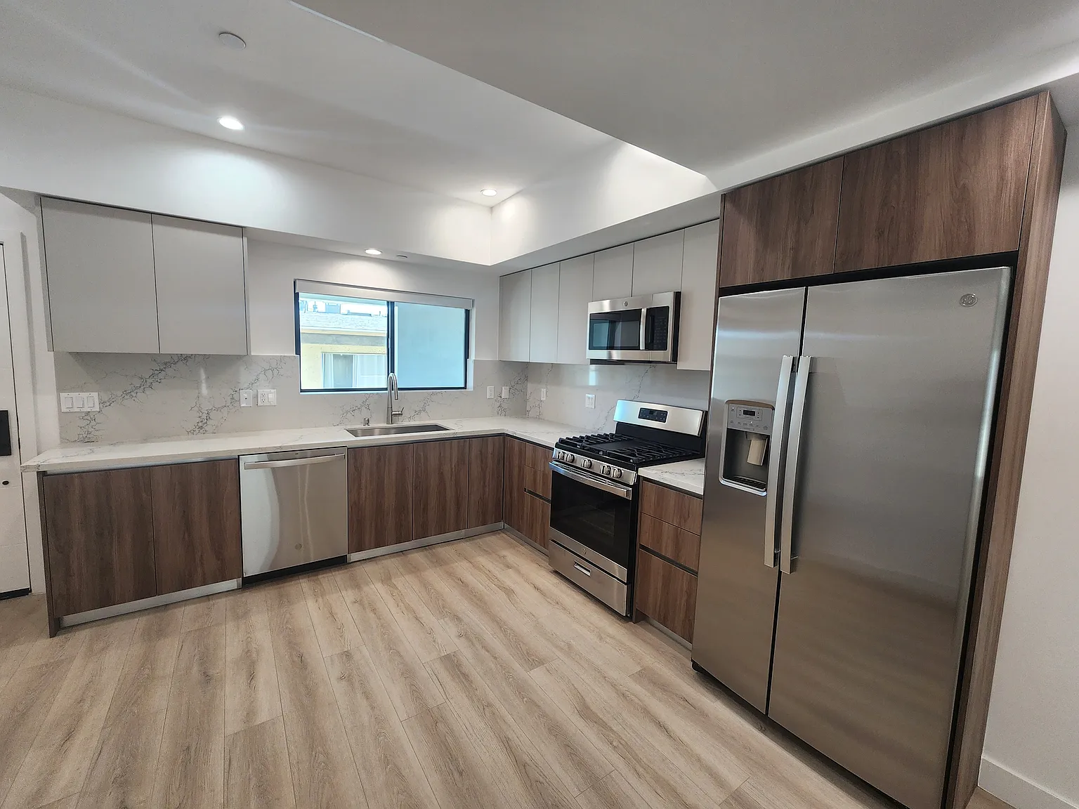 3 bed, 2.5 bath, 1500 sqft, $3,795 — Photo 1