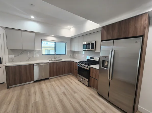 6061 Fulton Ave #8, Van Nuys, CA 91401