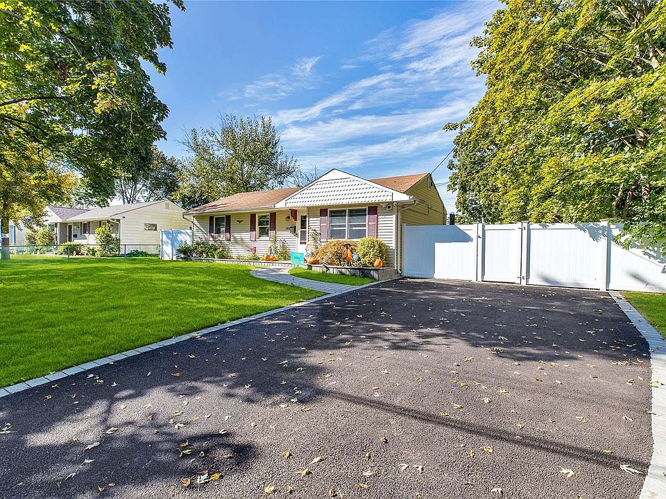 1st image of 2912 Falcon Ave