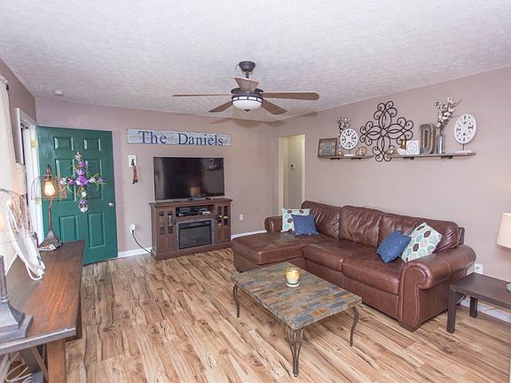 4th image of 923 Mimosa Ln