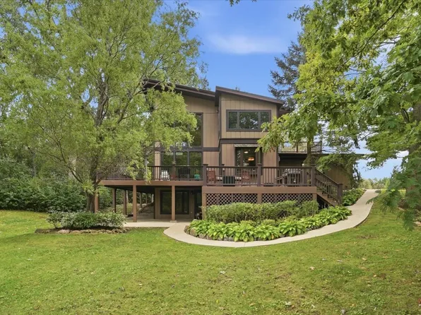 26181 W Laurel Ave, Wauconda, IL 60084