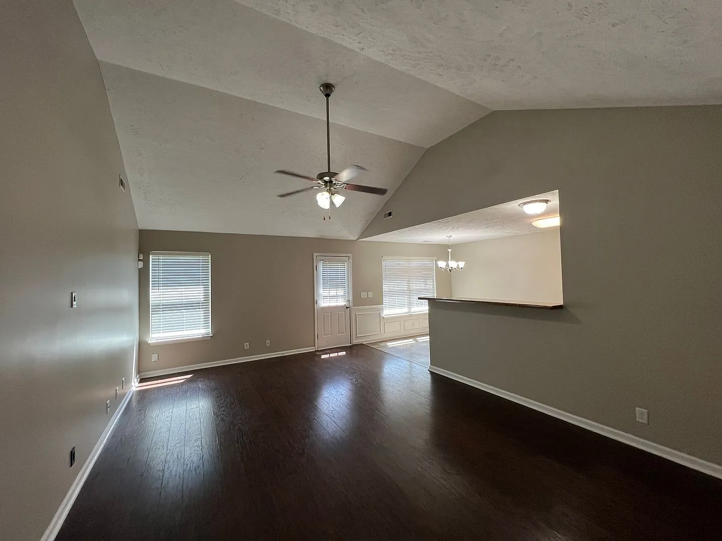 Cute 3 BR, 2 Bath near Christiana - Available Now! — Photo 2