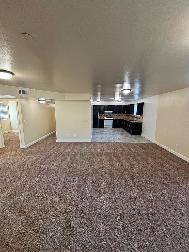 5 bed, 1834 sqft, $4,050 — Photo 2