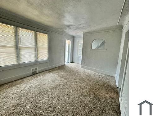 4th image of 15361 Wisconsin St