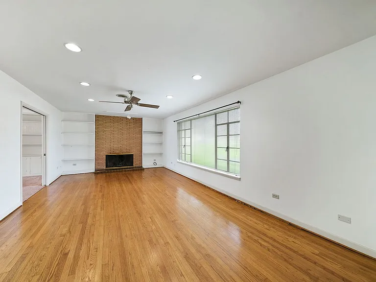 112 Sunway Dr — Photo 1
