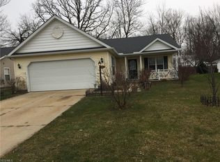 952 Beachfront Dr, Painesville, OH 44077