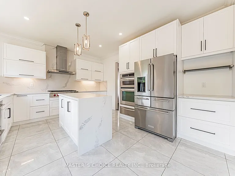 2357 Rideau Dr — Photo 14
