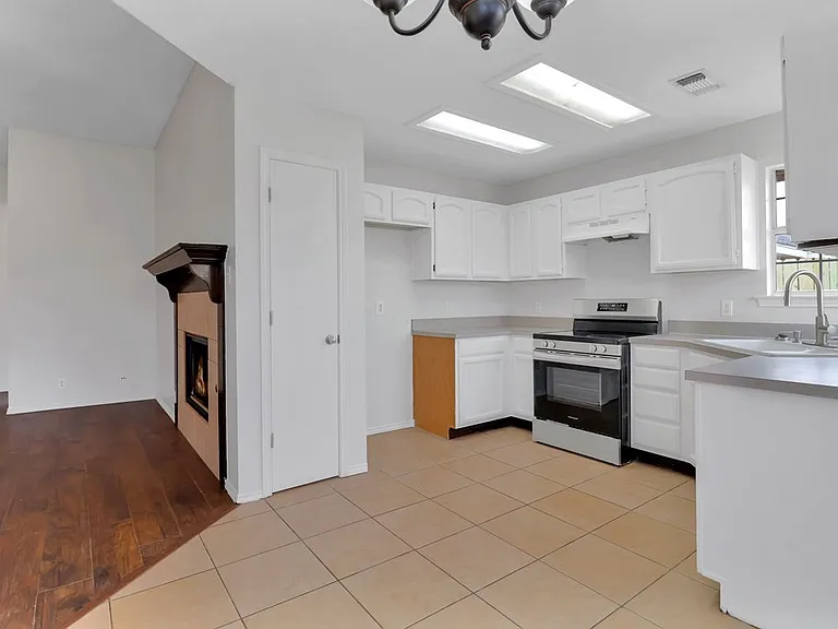 8633 Yale Ave — Photo 10