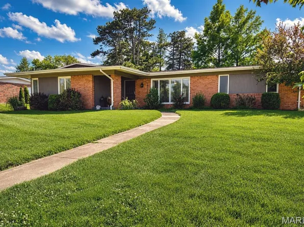 15362 Clayton Rd, Ballwin, MO 63011
