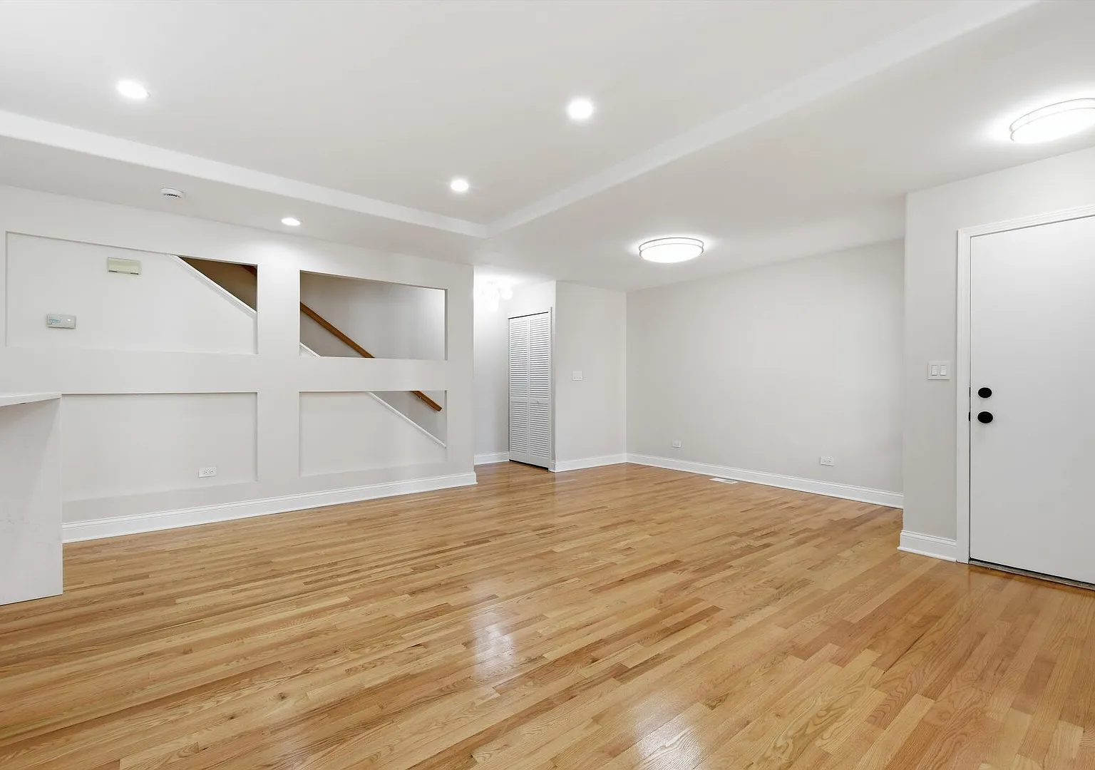 3 bed, 2.5 bath, 2400 sqft, $4,500 — Photo 3