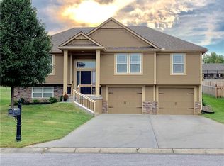 2321 NE 23rd Ter, Blue Springs, MO 64029