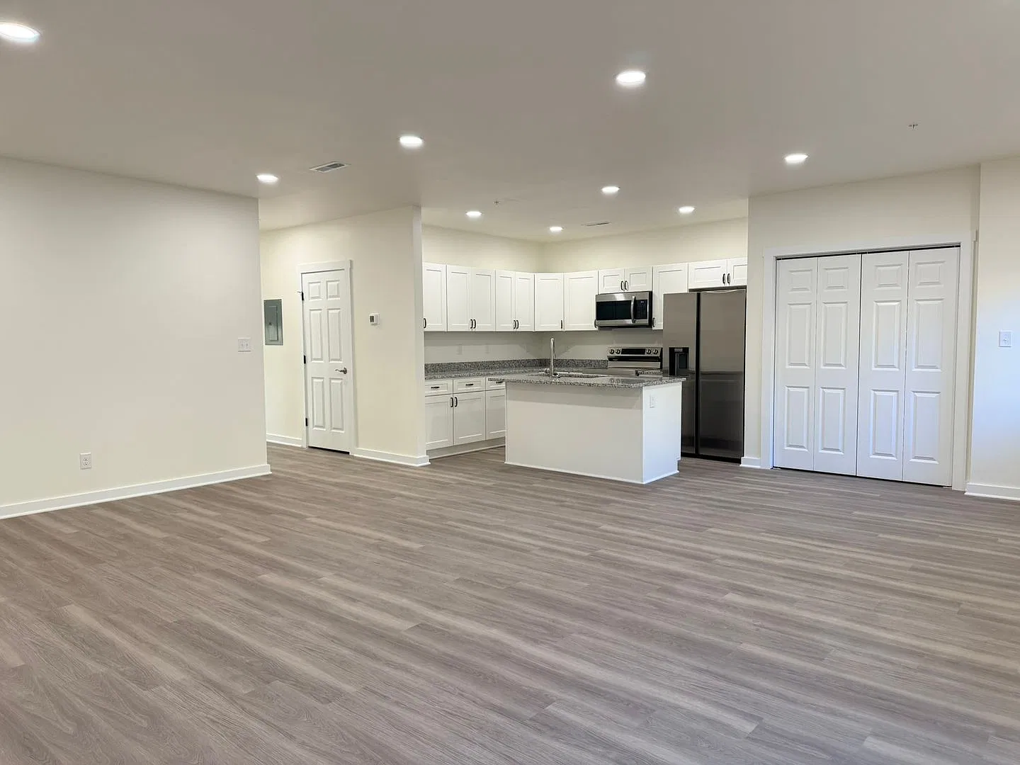 Two Brand New Mixed Use 3 Bedroom Apartments In Fountain City!! — Photo 2