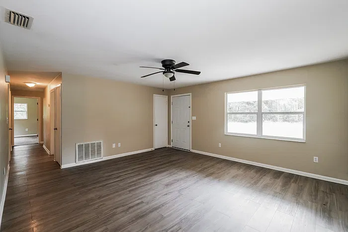 4 bed, 1.5 bath, 1496 sqft, $1,695 — Photo 4