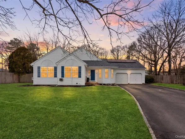 8 Lucy Court, Patchogue, NY 11772