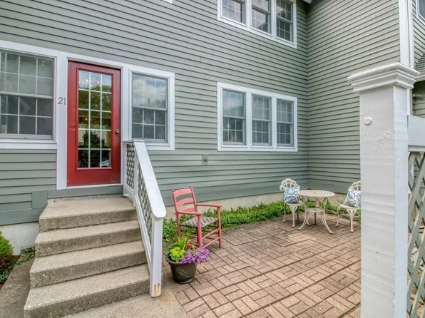 21 Amity Pl Unit 21, Amherst, MA 01002