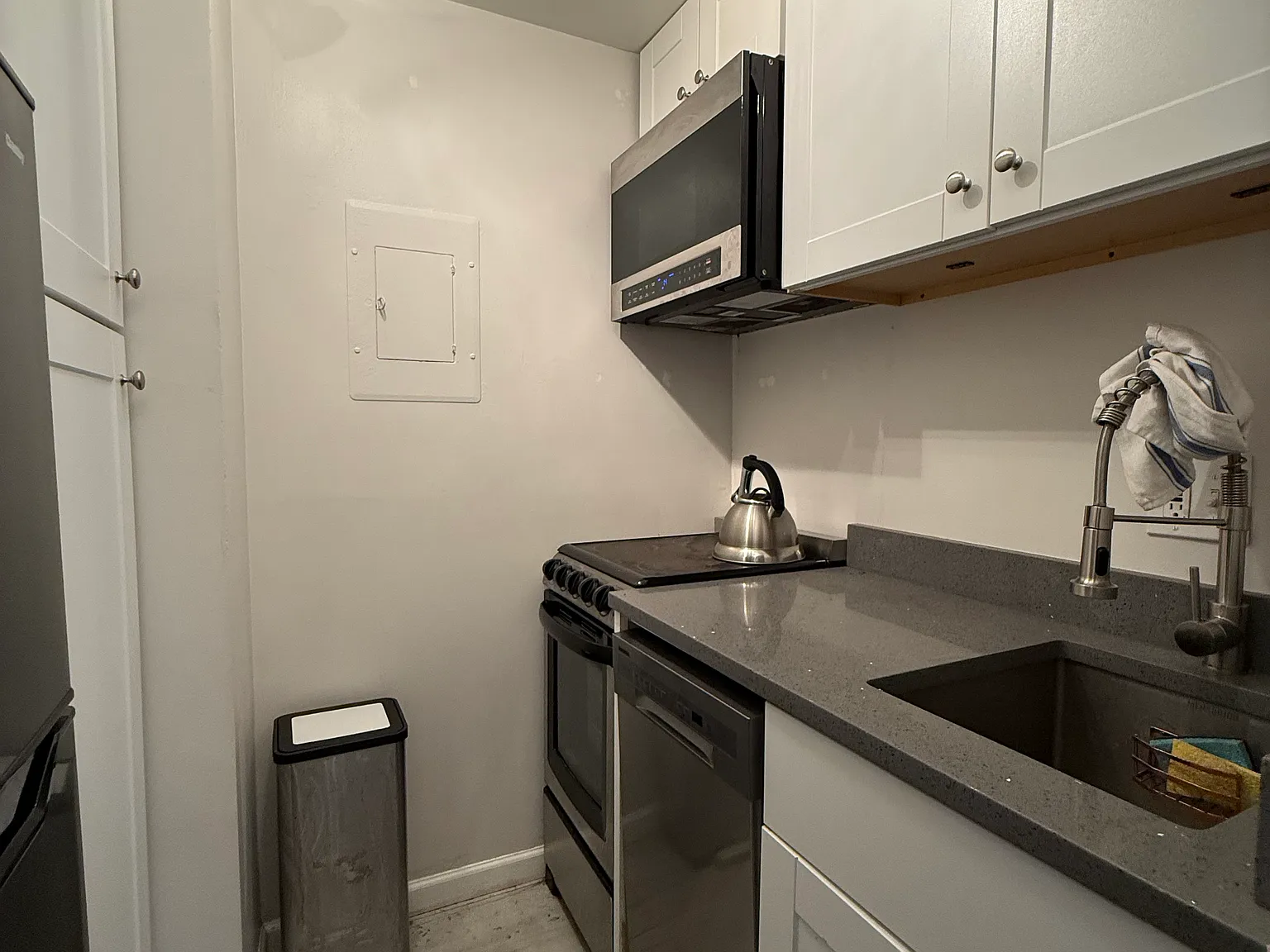 Studio, 409 sqft, $1,800 — Photo 4