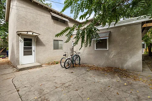820 W Franklin St Photo 1