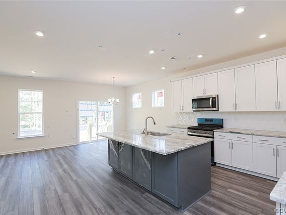 4th image of 7713 Hawthorne Ave