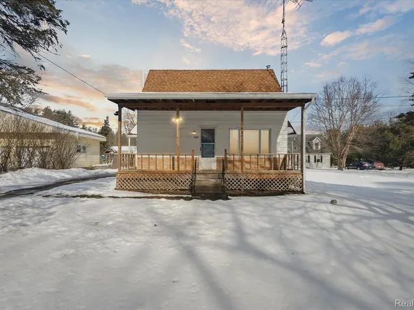 5369 Sitka St, Burton, MI 48519