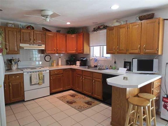 2nd image of 20B Tamarac Dr #20B
