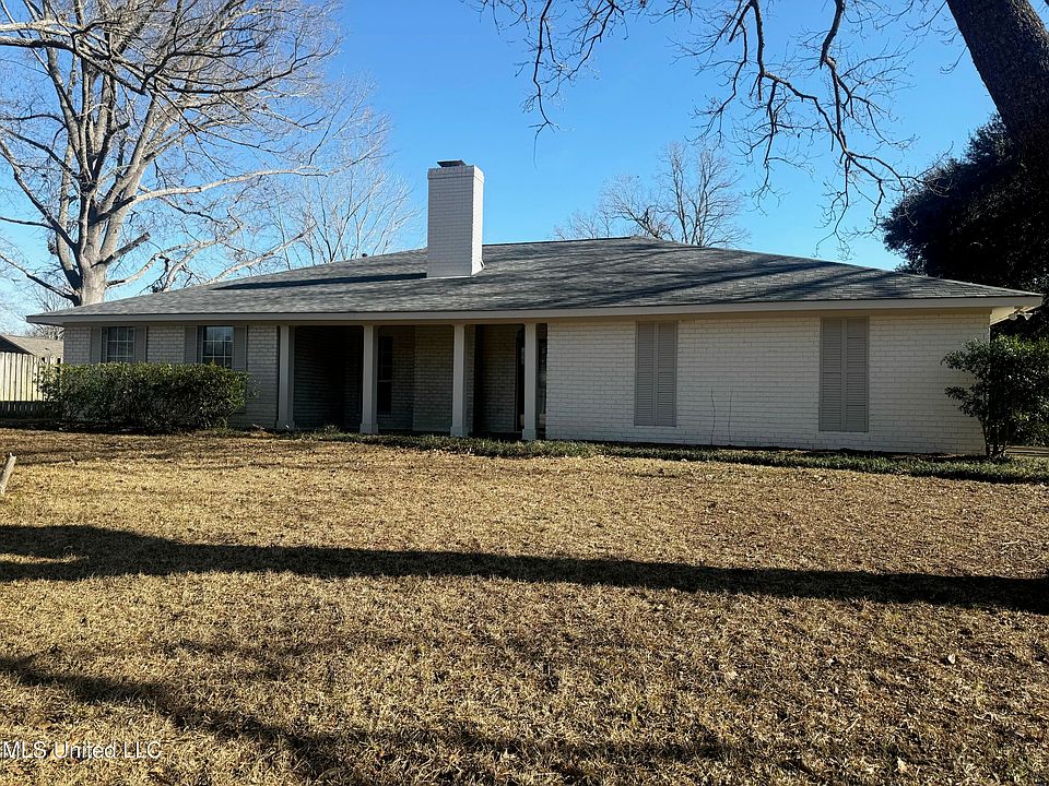 1st image of 105 Arrowhead Dr