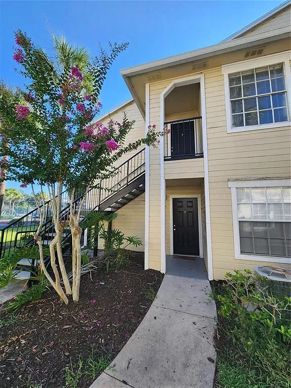 2 bed, 2.0 bath, 836 sqft, $1,950 — Photo 1