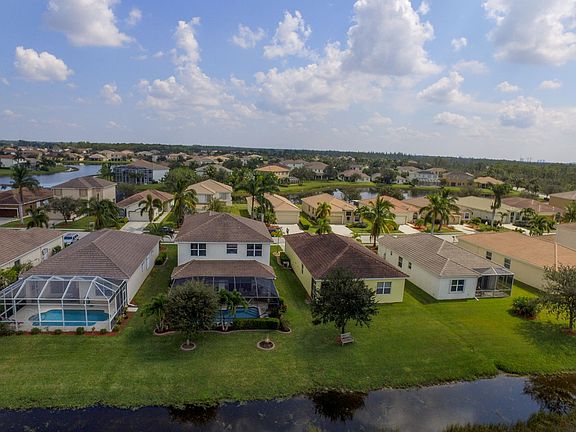 3rd image of 2662 Sunset Lake Dr