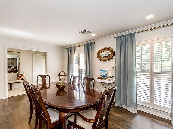 3rd image of 3014 Hill Hedge Dr