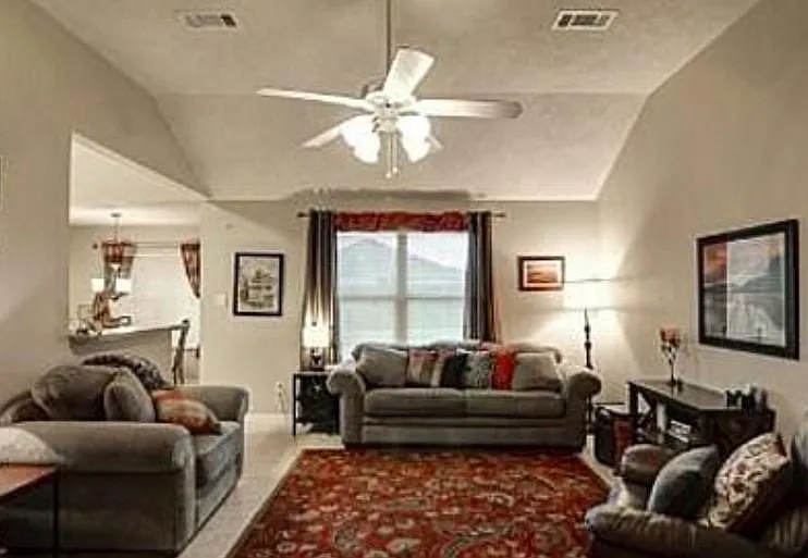 2906 Elise Ln — Photo 4
