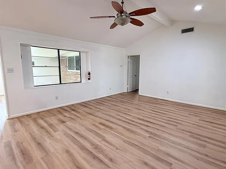 12214 Corona Ln — Photo 4