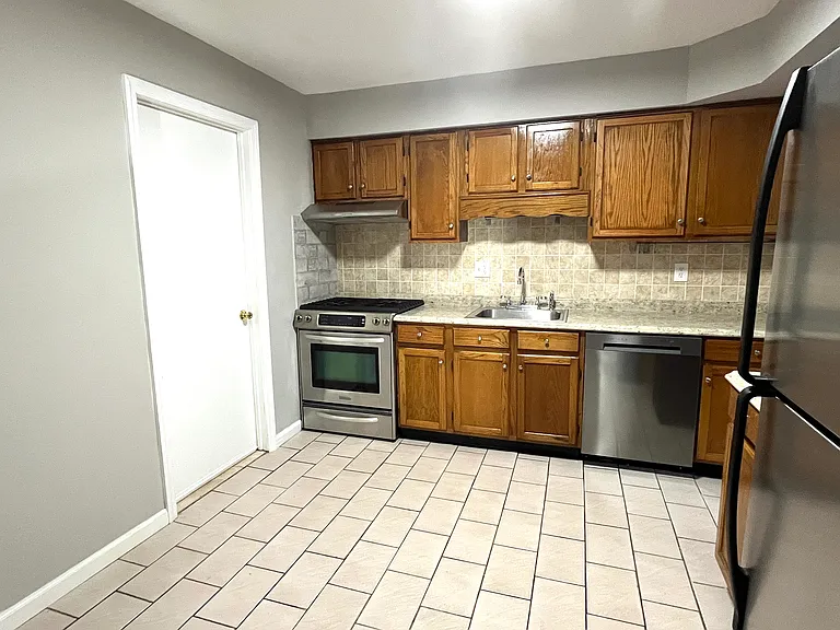 149 Zwolak Ct — Photo 10