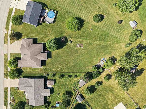 4th image of 806 Wood Lily Rd