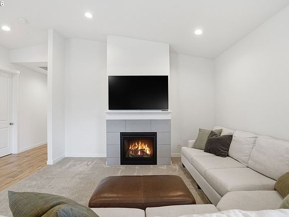 4th image of 11664 SE Crown Point Way