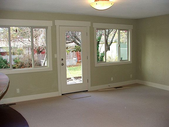 Family/dining room