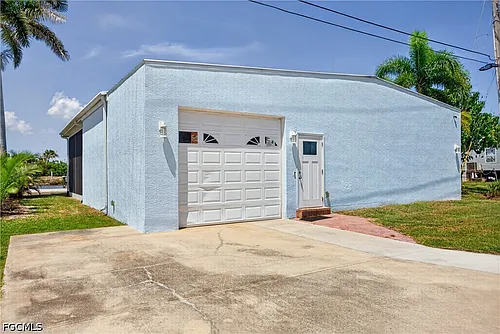 3864 Royal Palm Dr Photo 1