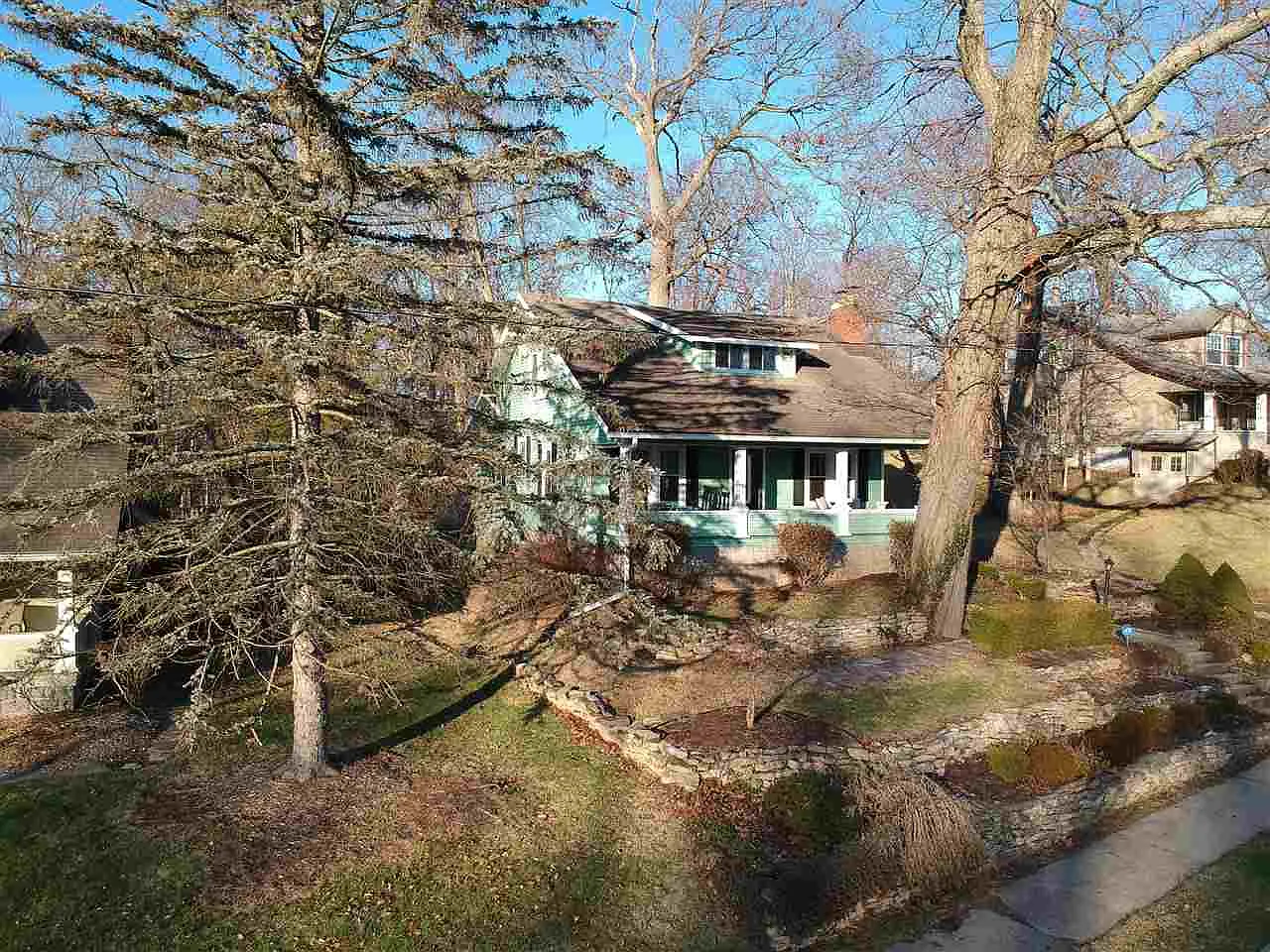 1208 Woodlawn Dr photo 1