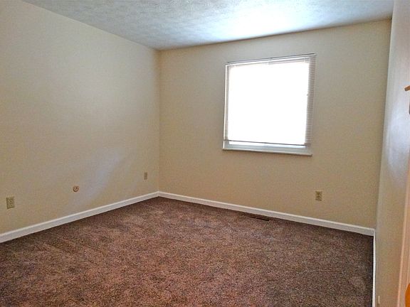 3rd image of 209 Nottingham Ct