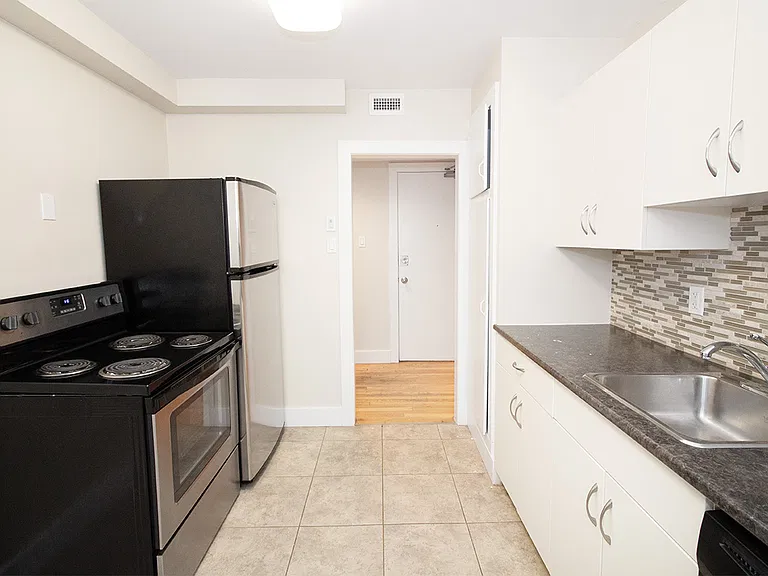 321 Enfield Cres #3 — Photo 6