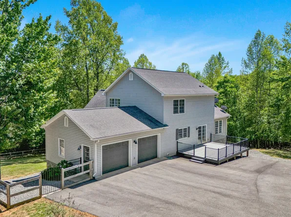 61 Cove Side Ln, Moneta, VA 24121