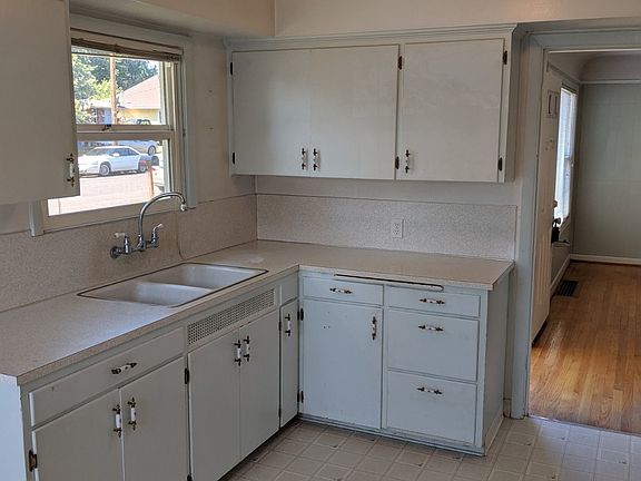 4th image of 2316 E 28th St