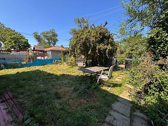 3rd image of 7646 S Merrill Ave